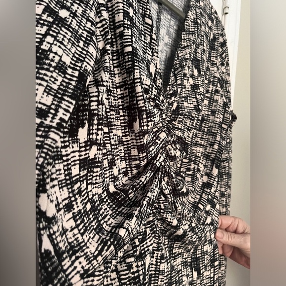 [M] Women’s Long Sleeve Dress, tea-length black cream v-neck stretchy flowy - Picture 6 of 9